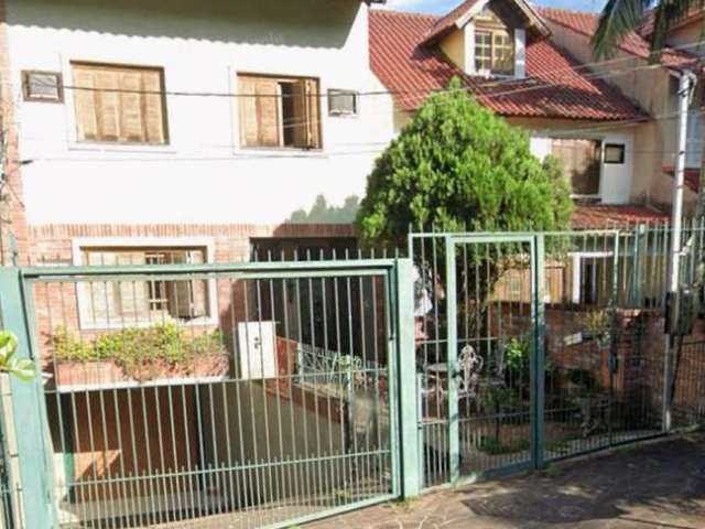 Ótima Casa com 3 dormitórios, no bairro Ipanema, zona sul de Porto Alegre, RS.&lt;BR&gt;&lt;BR&gt;Ampla casa  à venda com 3 dormitórios, sendo 1 suíte, e opção para um 4° dormitório, 3 banheiros no to