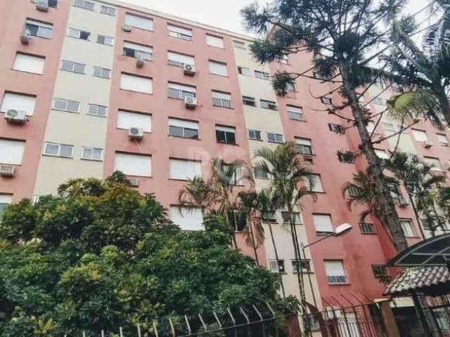 Apartamento de 1 dormitório, cozinha, living e ambientes, banheiro social e área de serviço separado.&lt;BR&gt;Edifício com salão de festas, elevador e estacionamento rotativo por ordem de chegada.&lt