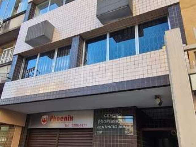 Excelente sala à venda na Avenida Venancio Aires, localizada no bairro Cidade Baixa em Porto Alegre. Possui 32.34m² de área privativa, 1 banheiro social, com cozinha. O prédio conta com portaria e sal