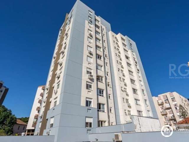 Excelente Apartamento, 2 dormitórios, sendo uma suíte, banheiro social, living 2 ambientes, espera para ar condicionado, piso laminado, cozinha americana, churrasqueira com exaustor, área de serviço, 