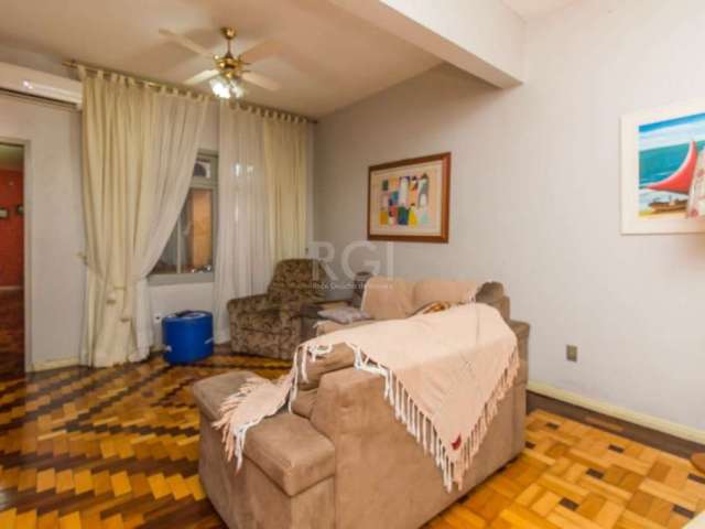 Ótima residência no Cristal, mobiliada, 4 dormitórios, 1 suíte, amplo living 3 ambientes, 2 banheiros, dependência completa, cozinha montada, gás central. lavanderia, salão de festas com churrasqueira