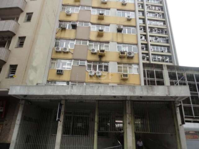 Ótimas salas comerciais no Centro Histórico de Porto Alegre.&lt;BR&gt;Vista aberta, definida e super clara .&lt;BR&gt;3 salas conjugadas.&lt;BR&gt;Prédio tradicional no centro com portaria  24hs .