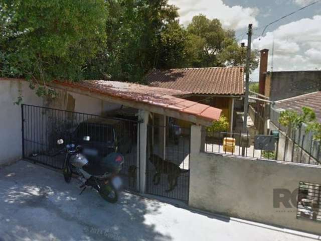 Casa bem equipado está localizado na Rua Mara Martins de Martins, no bairro Vila Nova, em Porto Alegre. A região oferece proximidade a pontos de interesse, como o Morro Teresópolis e o Morro Pasmado, 