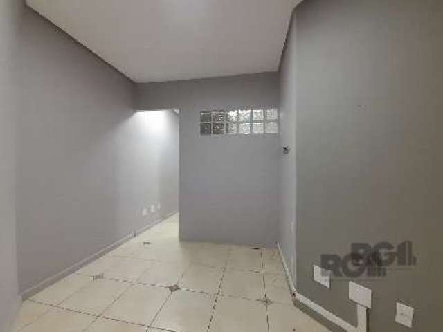 Sala Comercial à Venda &lt;BR&gt;&lt;BR&gt;Descubra a oportunidade perfeita para o seu negócio com esta sala comercial disponível para venda no bairro Azenha. Com uma área privativa de 39,39 m², esta 