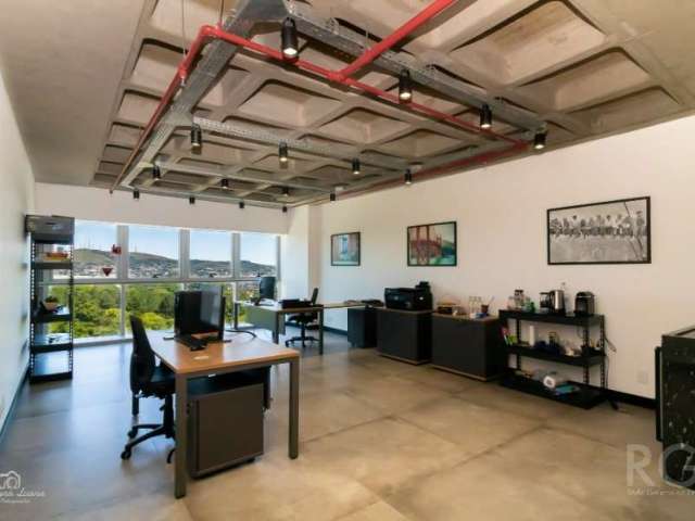 Sala comercial, 48 metros privativos, no Trend Nova Carlos Gomes Offices, no bairro Petrópolis. Trata-se de uma sala iluminada, bem arejada, com janelas amplas e mobiliada.&lt;BR&gt;Ótimo espaço, banh