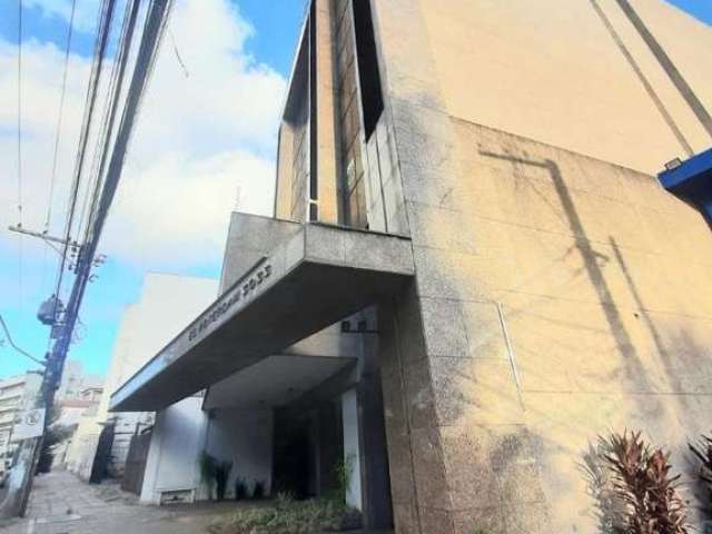 Maravilhosa sala comercial à venda, com 30 m2, no Bairro Petrópolis em Porto Alegre .&lt;BR&gt;Excelente localização, prédio com elevador, lavabo, e garagem escriturada e coberta, e portaria 24 horas.