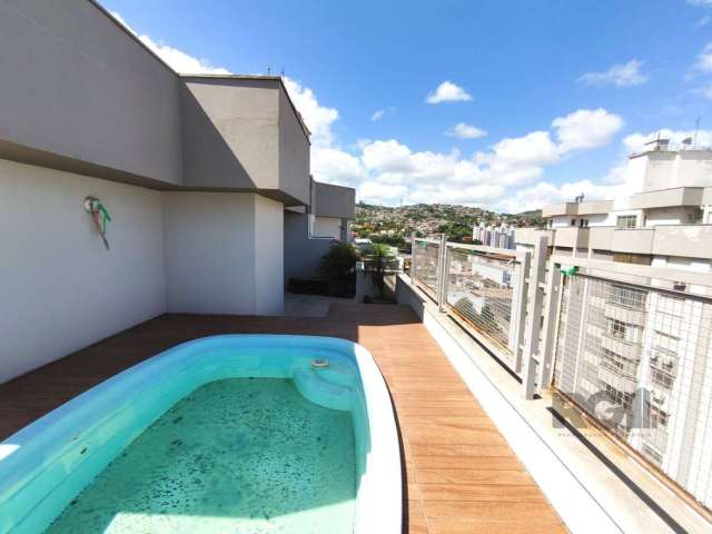 Linda cobertura próximo a PUC e UFRGS. Andar alto, com muito sol e ventilação, terraço com piscina e vista ampla para a cidade, churrasqueira, lareira e banheiro completo na parte superior. Na parte i