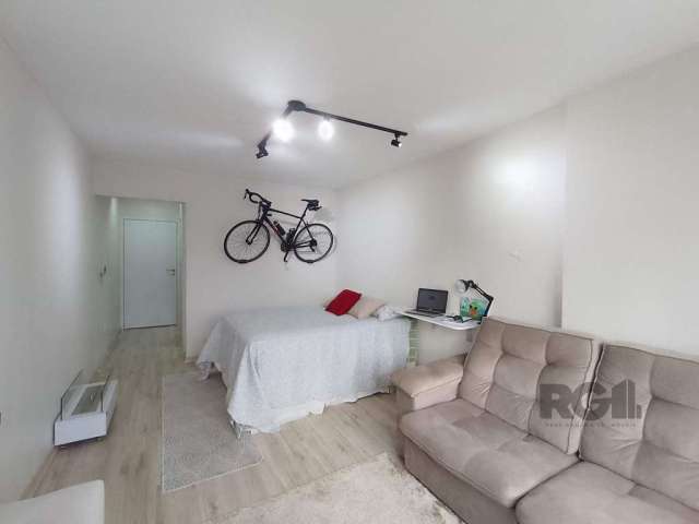 Apartamento JK no Cidade Baixa&lt;BR&gt;Ótimo apartamento tipo JK, reformado, de frente com vista perene, ventilação cruzada e sol da tarde. Semimobiliado e equipado, fica cozinha com móveis e eletros