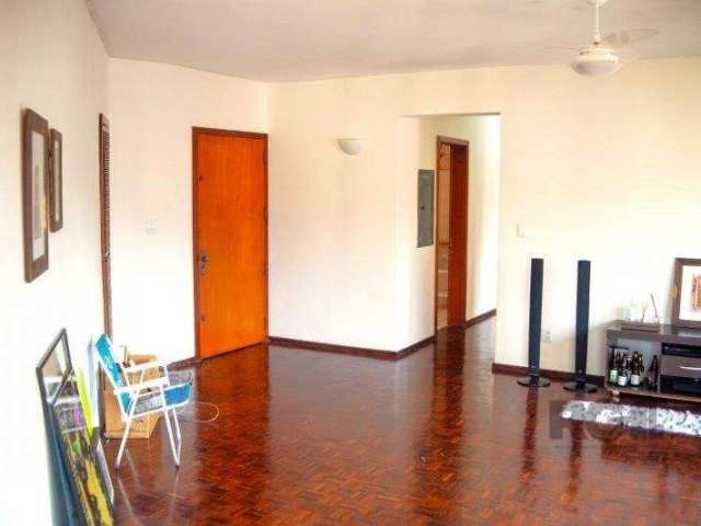 Apartamento 3 dormitórios com suíte e sacada no Auxiliadora&lt;BR&gt;&lt;BR&gt;Apartamento amplo, pronto para você deixar do seu jeito. 110m2 divididos em 3 dormitórios, sendo 1 suíte, área de serviço