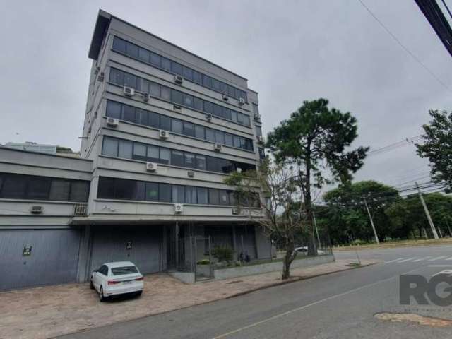 Sala comercial reformada na Barão de Cerro Largo com a Padre Cacique, com 59 m² privativos, distribuídos em dois ambientes com split e um banheiro, e duas vagas de garagem. Prédio com elevador, portar