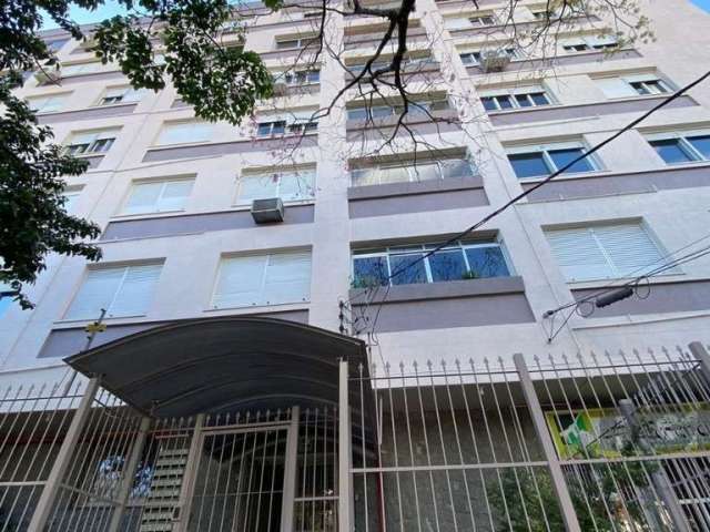 Apartamento de 3 dormitórios em andar alto próximo à Redenção! Ótima oportunidade! São 120,12m2 de área privativa, 3 dormitórios, amplo banheiro social, living 2 ambientes, sacada com vista panorâmica