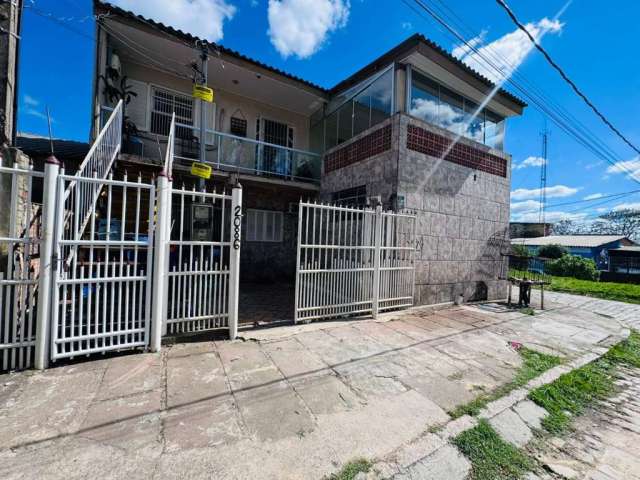 Casa com 2 pavimentos com ponto comercial no bairro Restinga.