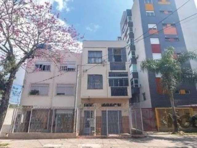 Apartamento semi-mobiliado para alugar na Rua General Lima e Silva, no bairro Azenha, em Porto Alegre. Com 66 m² de área privativa, imóvel conta com 1 dormitório, 1 banheiro, armário na cozinha, sacad