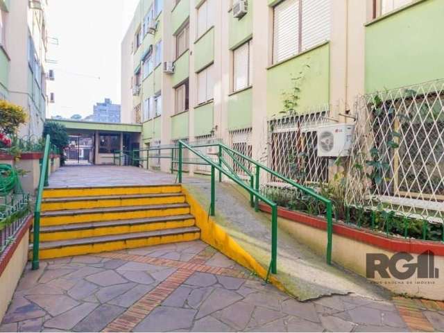 O Apartamento com uma localização privilegiada ao lado do Bourbon Teresópolis, supermercado Nacional, escolas e academia bem próximo o apto com vista livre com piso laminado sala ampla, pega sol da ma