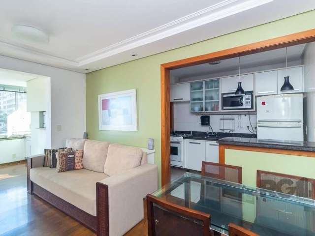 Lindo apartamento semimobiliado de 01 dormitório, living, churrasqueira, cozinha americana, sacada fechada e banho social. Prédio conta com portaria 24h, elevador, gás central e espaço gourmet. Situad