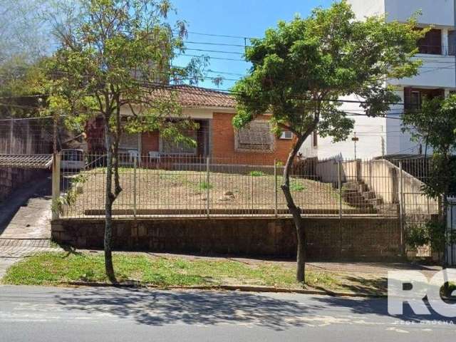 Apresentamos esta linda casa de 205,78 m² localizada na tranquila Rua Dário Pederneiras. Com acabamentos de qualidade, a residência é semi-mobiliada e decorada, pronta para morar.&lt;BR&gt;&lt;BR&gt;C