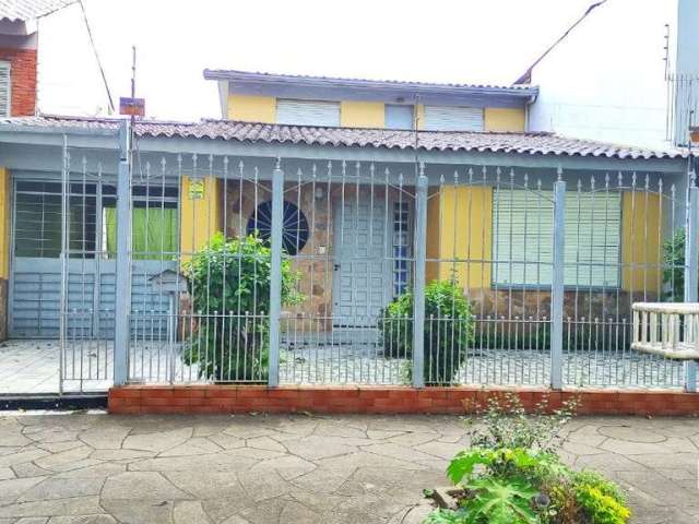 Oportunidade Única no Passo da Mangueira! Aproveite essa incrível oportunidade de adquirir uma casa espaçosa e bem localizada na Rua Ubatuba de Farias, Bairro Sarandi. Esta é a casa perfeita para quem