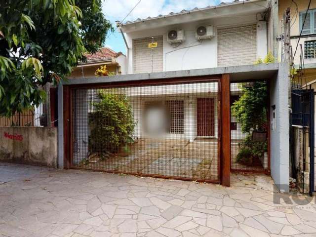 Conheça hoje esta casa, agende uma visita acompanhada por um de nossos profissionais diretamente no endereço do imóvel em horário de sua disponibilidade. Excelente casa comercial em ótimo estado de co