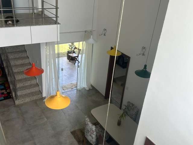 Casa Ampla com 4 Suítes e Closet - Piscina, Jardim e a Minutos do Centro!