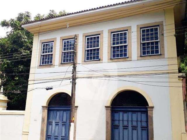 Casa duplex totalmente modernizada no largo do boticário