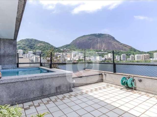 Cobertura com 4 quartos e com piscina na  Lagoa!