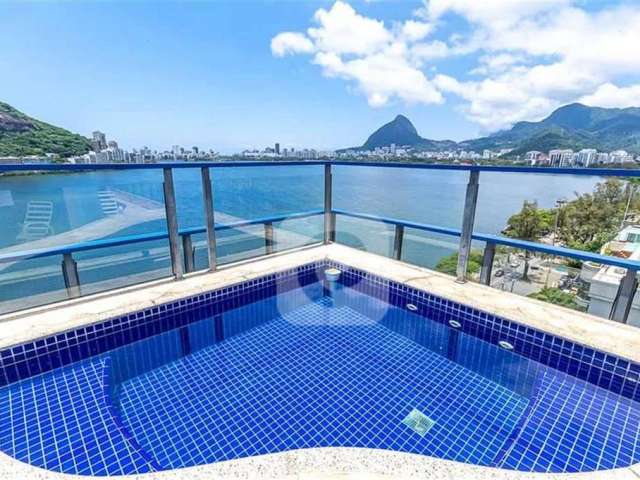 Cobertura duplex, reformada com vista livre para a Lagoa!