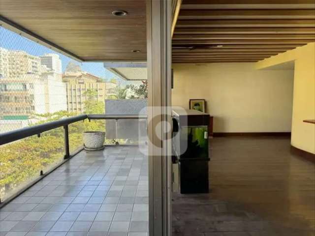 Cobertura Duplex 240m² na Rua Redentor para reforma