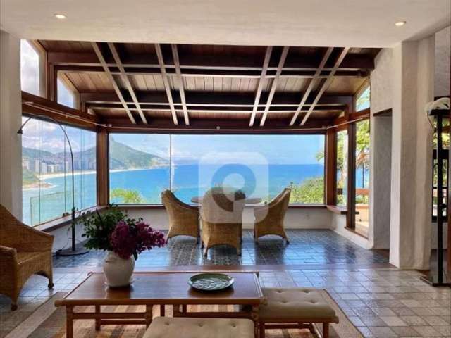 Casa com vista Mar à venda com 4 quartos no Joá com 461m²