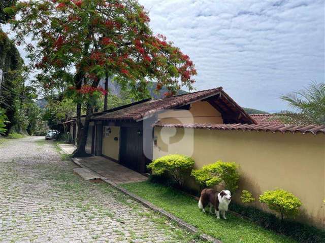 Casa 4 quartos, sendo 3 suítes