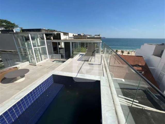 Cobertura Triplex de Luxo em Ipanema com Vista Deslumbrante para o Mar