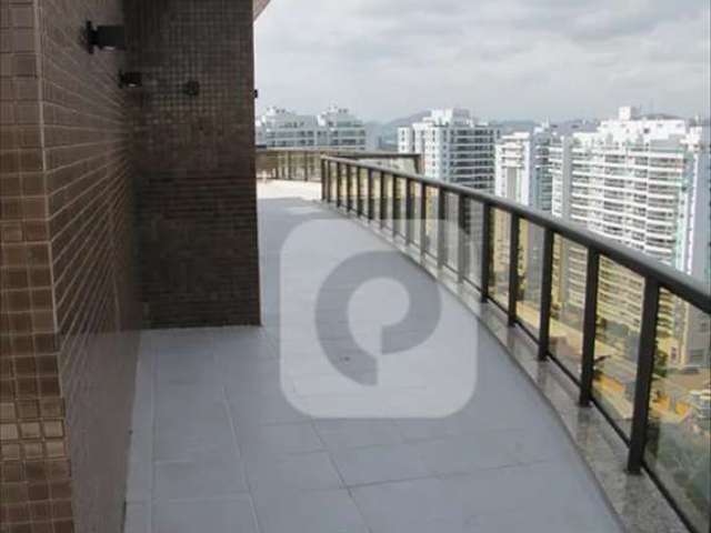 Cobertura duplex evidence na península com 447m²