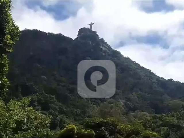 Oportunidade Única! Pertinho do Trenzinho que sobe ao Cristo!