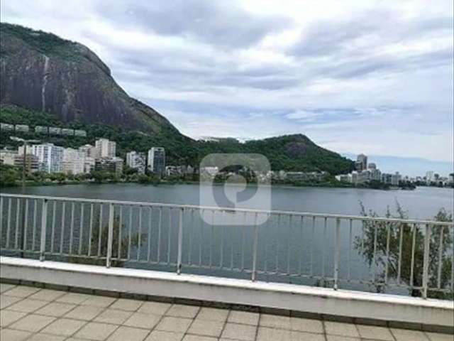 Cobertura linear de 2 quartos, com 139M² na Lagoa