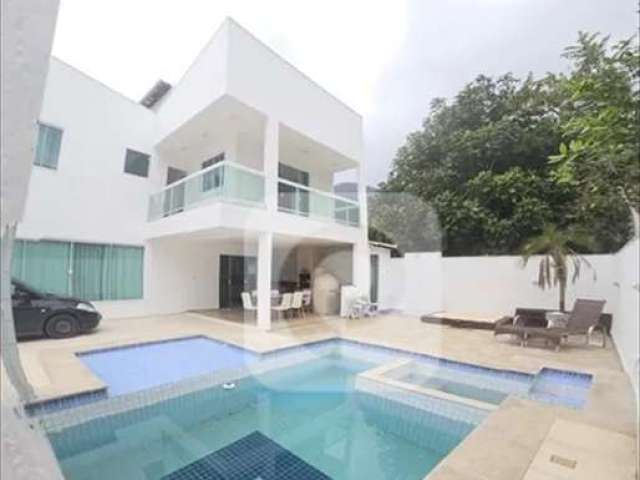 Patrimóvel Vende - Casa de Alto Padrão - 490m²