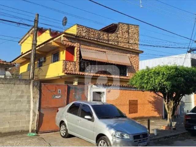 Casa Triplex na Taquara com 360m² área construída 3 quartos 1 suíte 3 banheiros