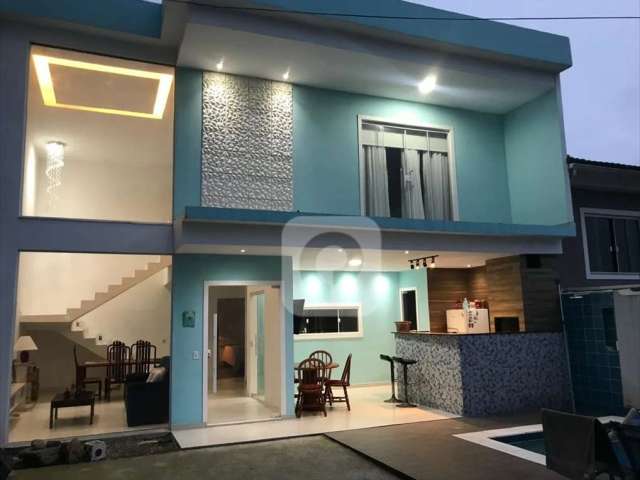 Excelente casa duplex em Condominio na Taquara..