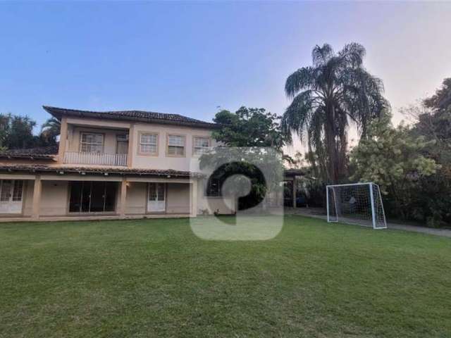 Linda Casa no Condomínio Núcleo das Mansões - Barra da Tijuca - 527m2 - 4.900.000,00