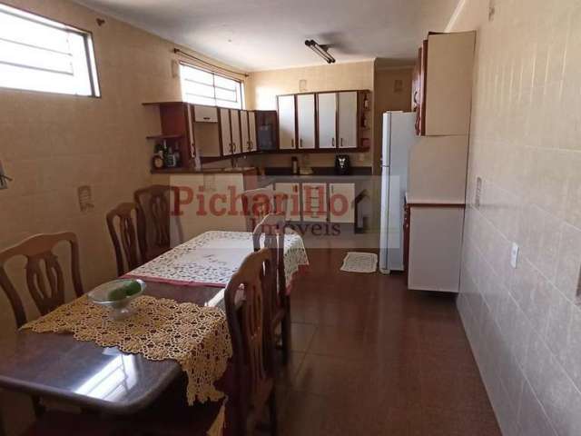 Casa para Venda em São Carlos, Vila São José, 4 dormitórios, 2 suítes, 3 banheiros, 3 vagas