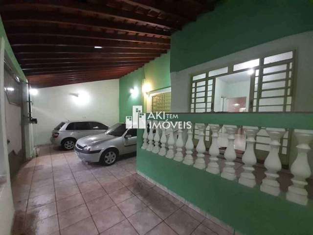 Casa ampla com 3 dormitórios, 2 salas, copa, cozinha e garagem para 3 carros!!!