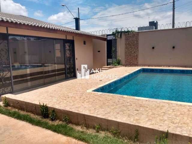 Casa Charmosa com 2 Suítes, Quarto Reversível e Piscina Aquecida