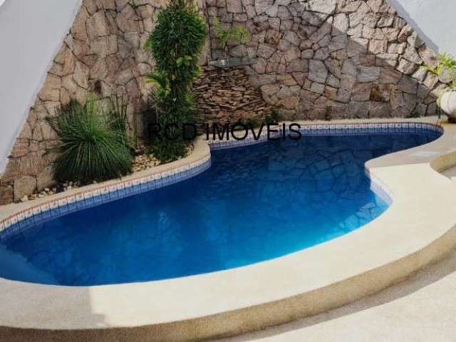 Linda Casa com piscina na Vila São Francisco!