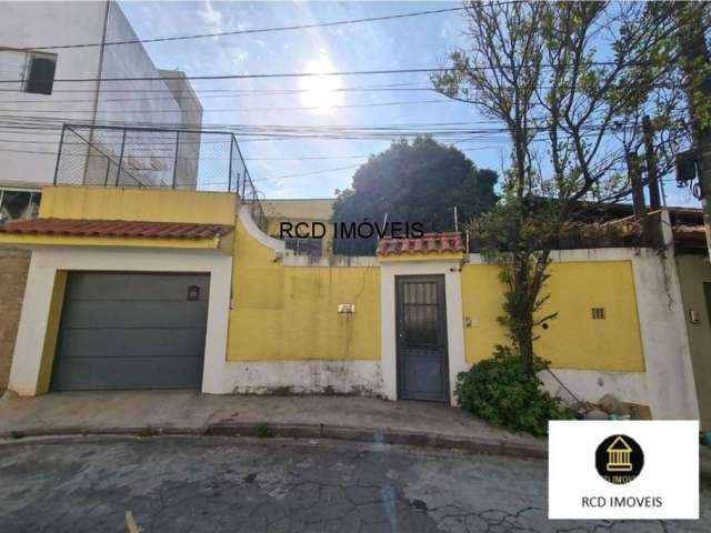 Oportunidade Única: Casa Térrea na Vila Morse com 2 Casas Independentes e Amplo Espaço de Convivência