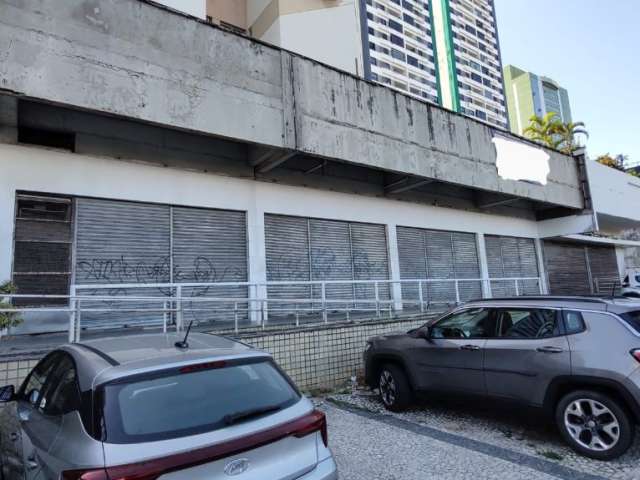 Alugo lojão 3.500m² frente para Av. ACM