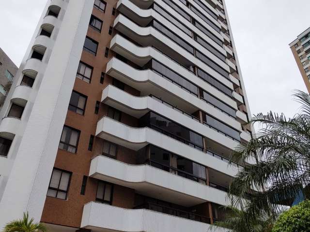 Apartamento 4/4 sendo 3 suítes e 3 vagas vista mar