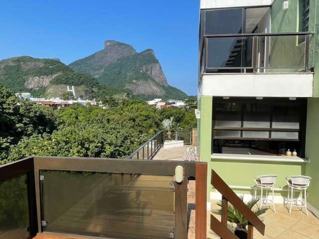 Casa na barra da tijuca com piscina e bela vista