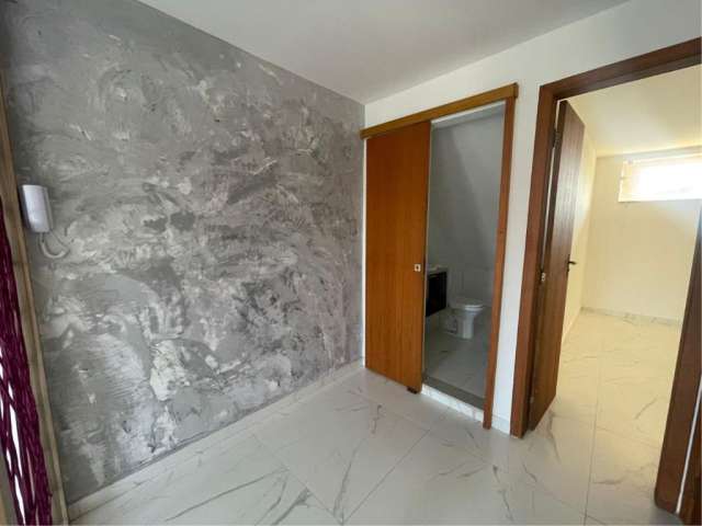 Sala comercial a 01 qdr da Rua Porto Alegre