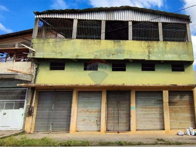 Galpão com potencial ilimitado : Espaço para lojas com mezanino e terraço.