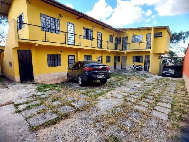 Casa a venda 4 quartos sendo 1 suite e 11 kitnets em lote de 750m2.