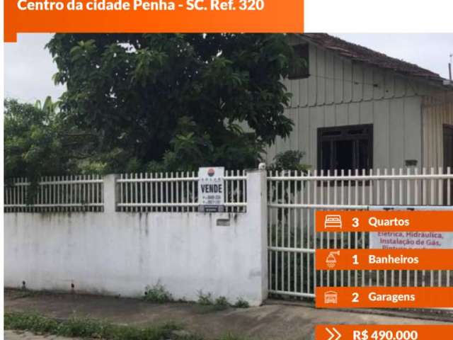 Casa à venda muito bem localizada, no Centro da cidade Penha - SC. Ref. 320