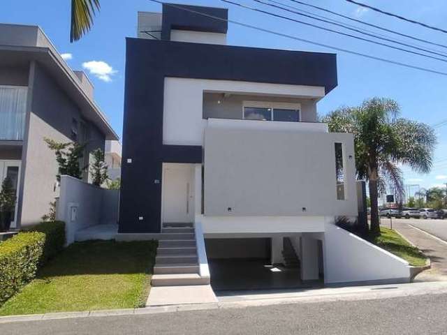 Casa em condomínio com 03 suítes e piscina em santa felicidade